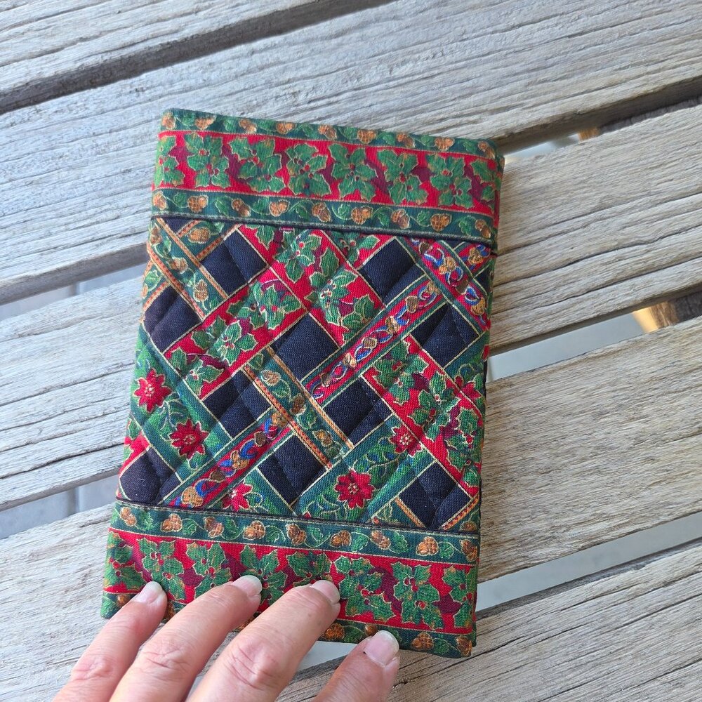 Vera Bradley Vintage 1990s Christmas Pattern Quilted Paperback Bookcover NEW